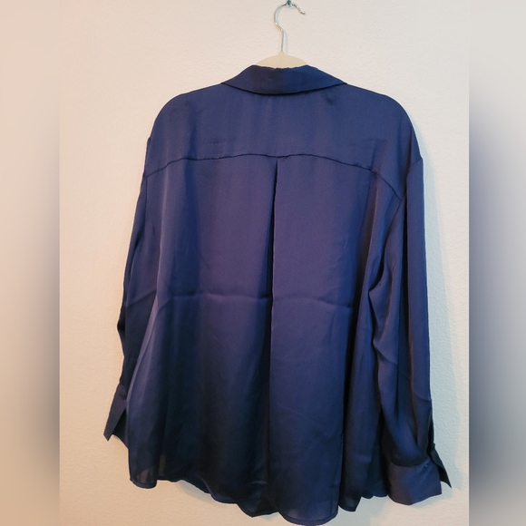 V- back button down blouse - Picture 3 of 4